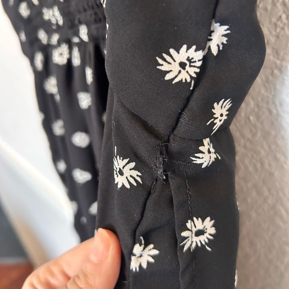 Abercrombie & Fitch Black Floral Daisy Smocked Dress - Picture 5 of 6